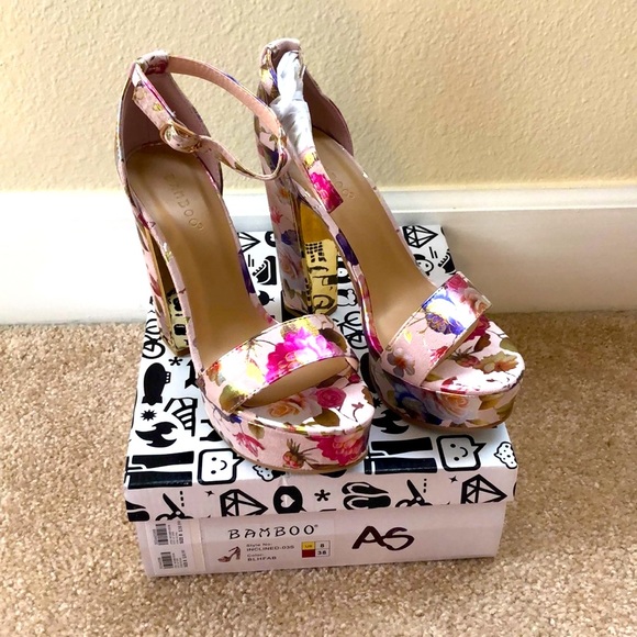 Sexy Bamboo Opened Toe Chunky Heel Platforms Sz 8 NWT - Picture 1 of 3